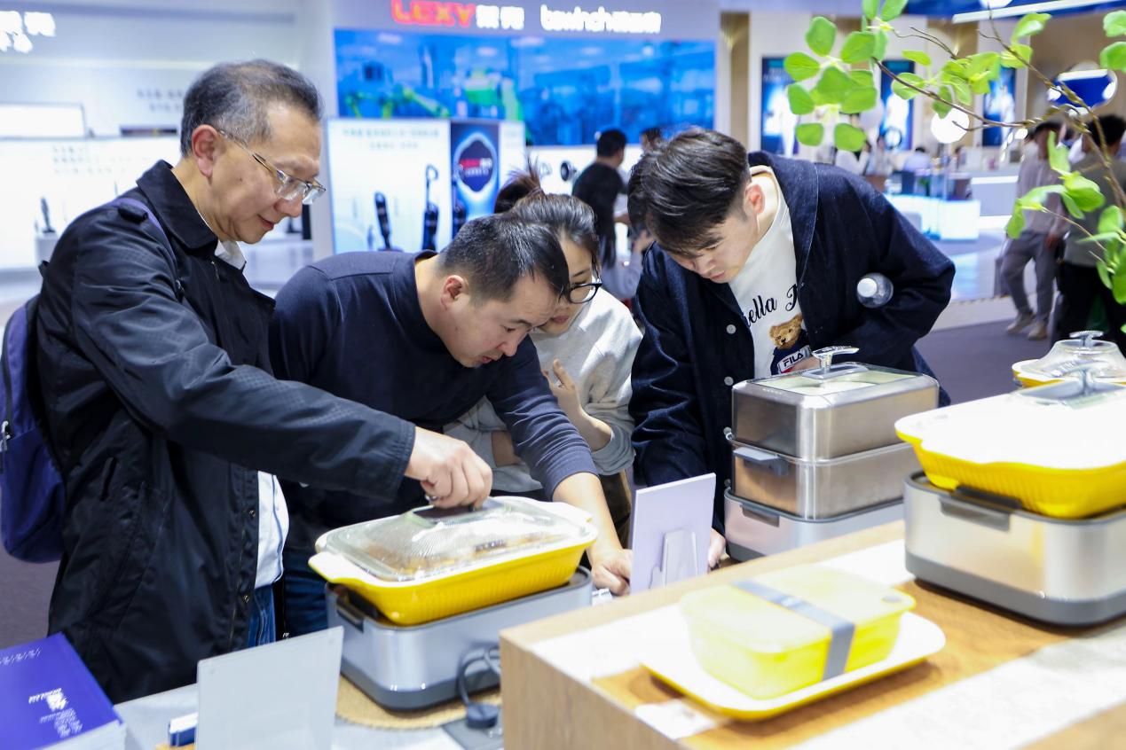 “邪修”出圈，装备升级：AWE2026厨房小家电定义厨房消费新范式