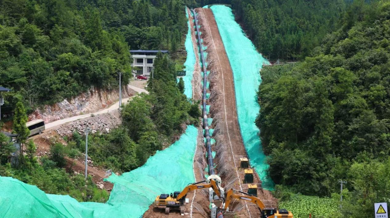 川气东送破解复杂山地施工难题 长输管道全自动焊占比达89%
