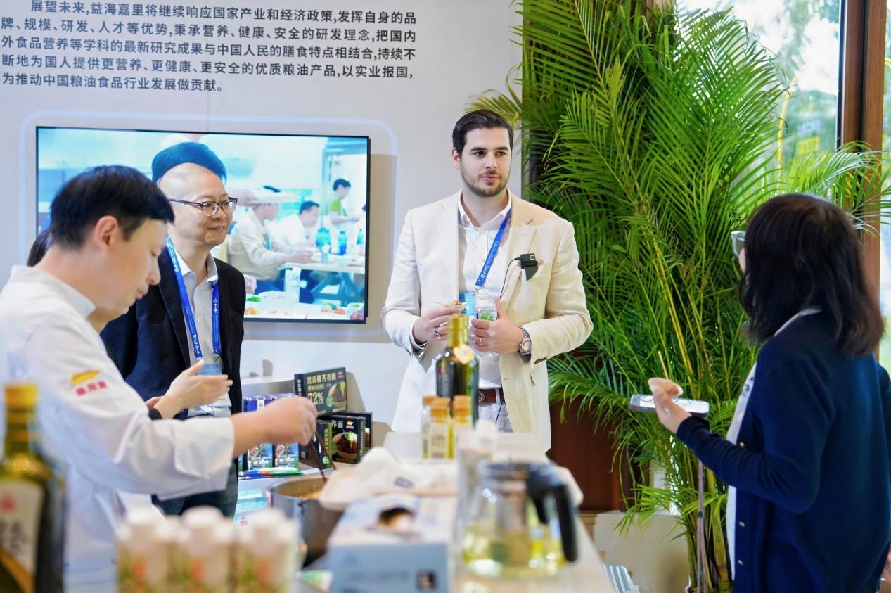 益海嘉里金龙鱼丰益堂亮相博鳌，以东方食养智慧“轻”敲健康未来